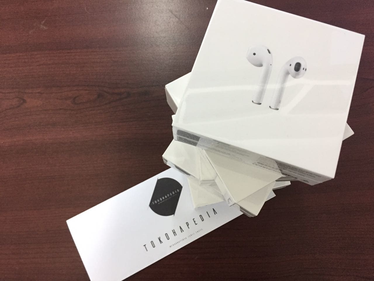 Apple Airpods with Charging Case