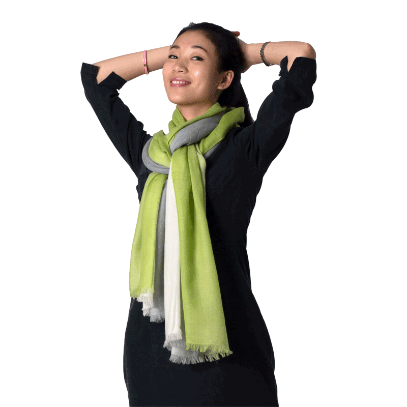 Yuk intip 8 cara memakai syal supaya tetap stylish - four in hand