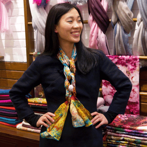 yuk intip 8 tips memakai syal supay tetap stylish - knot row scraft.jpg