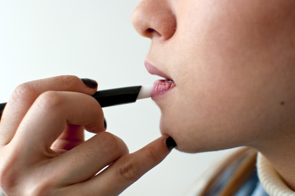 tips cantik pakai lipstick matte - primer