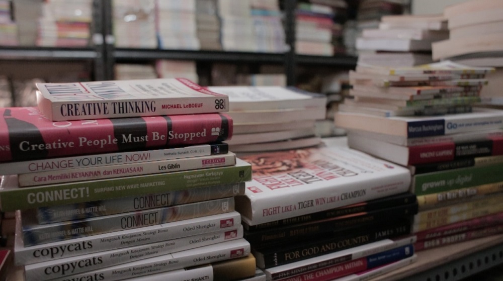 Koleksi buku Jonathan
