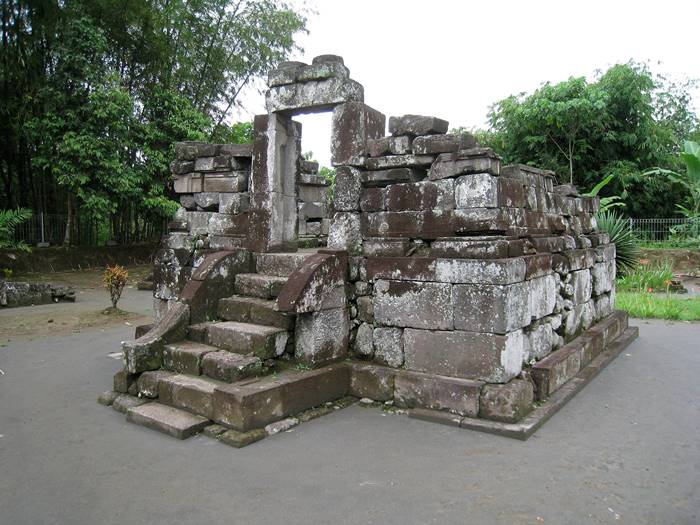 Candi Gunung Wukir