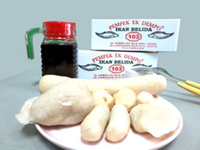 tempat makan pempek EK