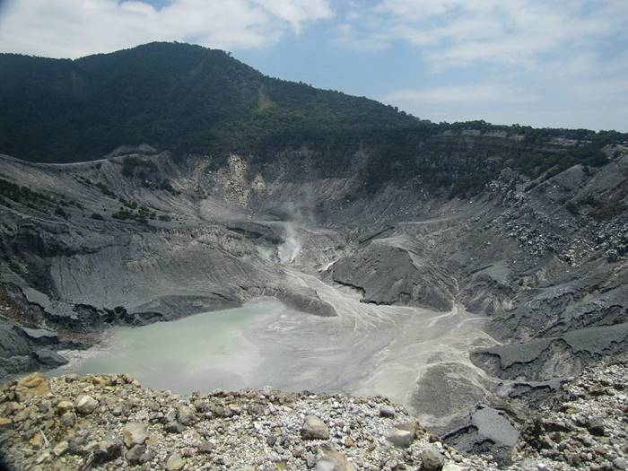 Tempat Pemandian Air Panas di Kawah Ratu