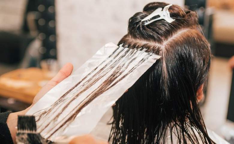 Hindari Pewarnaan Rambut