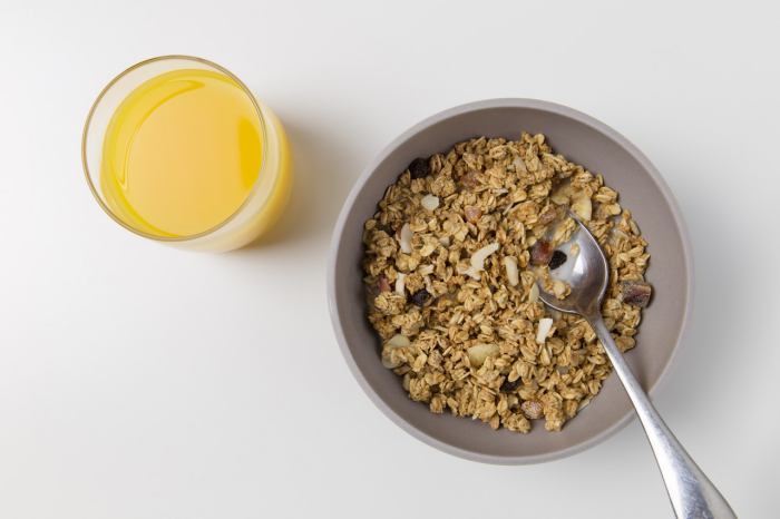 Menu Sahur Cepat Saji - oatmeal atau granola
