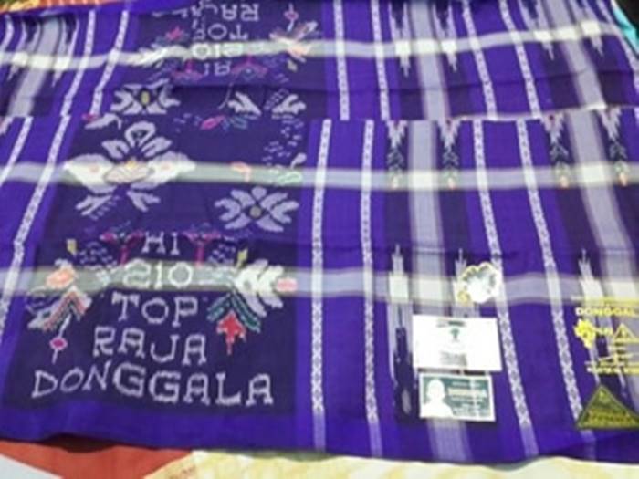 Oleh-oleh dari palu - sarung Donggala