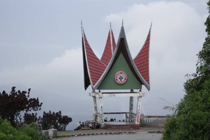Wisata di Kota Padang Sitinjau Lauik