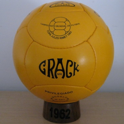 Bola Resmi Piala Dunia - 1962 Crack