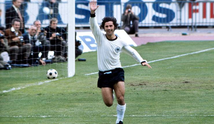 Ajang Piala Dunia telah banyak melahirkan para penyerang hebat yang andal dalam merobek ga Deretan Pencetak Gol Terbanyak di Piala Dunia Sepanjang Masa