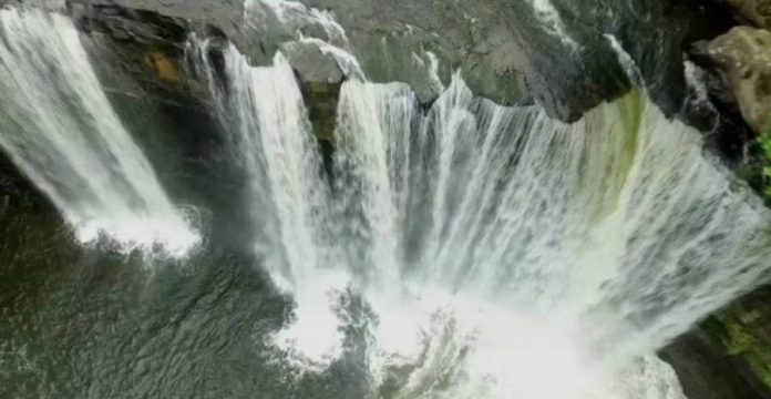 12 Air Terjun Terbaik di Kalimantan Barat - Tokopedia Blog