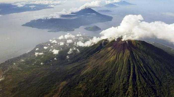 Gunung Gamalama - Destinasi Wisata di Ternate Populer
