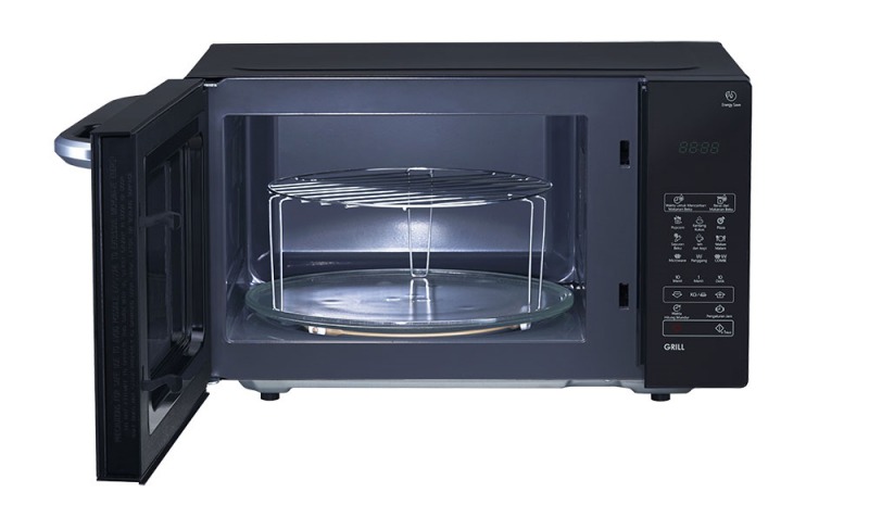 MT adalah microwave multifungsi yang bisa digunakan untuk memanaskan dan memanggang makana Review Sharp R-735MT 25L: Microwave Modern yang Multifungsi dan Terjangkau