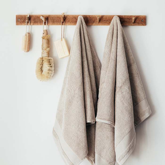 Material dan Bentuk Simpel