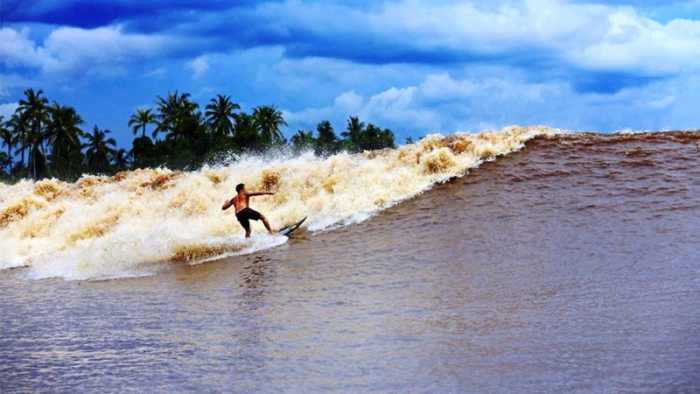 Lokasi Surfing terbaik di Indonesia