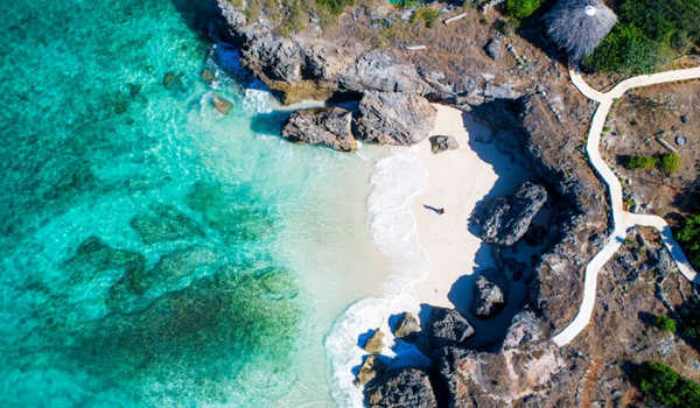 Lokasi Surfing terbaik di Indonesia