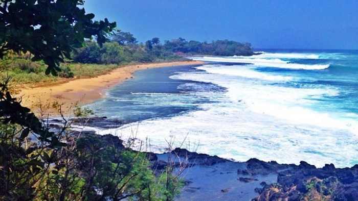 Lokasi Surfing terbaik di Indonesia