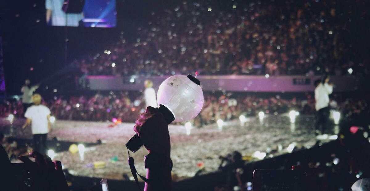 Mengenal Army Bts Mulai Dari Akronim Logo Lagu Hingga Army Bomb