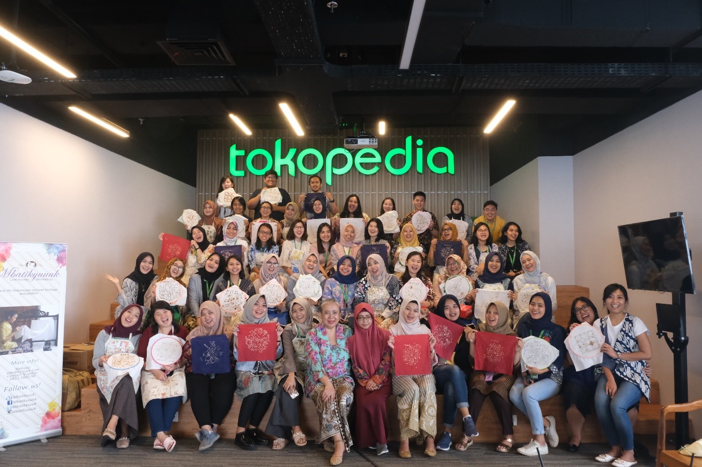 Rayakan Hari Batik Nasional, Nakama Tokopedia Membatik Bersama