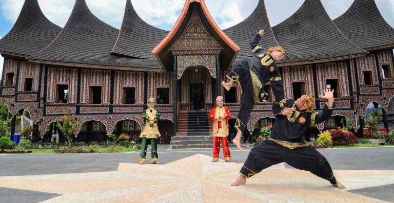 10 Teknik Dasar Pencak Silat Yang Sering Digunakan Dalam Pertandingan 10 Teknik Dasar Pencak Silat Yang Sering Digunakan Dalam Pertandingan