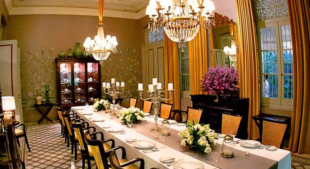 tempat makan romantis di surabaya De Soematra