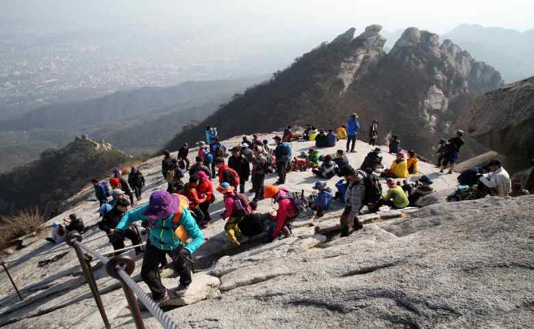 tempat wisata alam di korea selatan Taman Nasional Bukhansan
