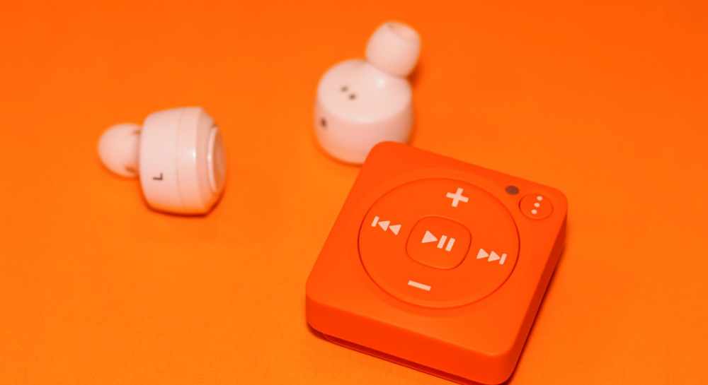 kado valentine untuk pacar laki laki earphone wireless