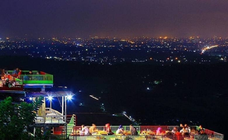 tempat wisata romantis di jogja Bukit Bintang