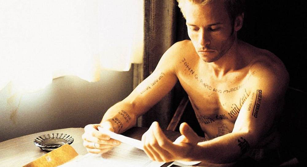 film thriller terbaik memento