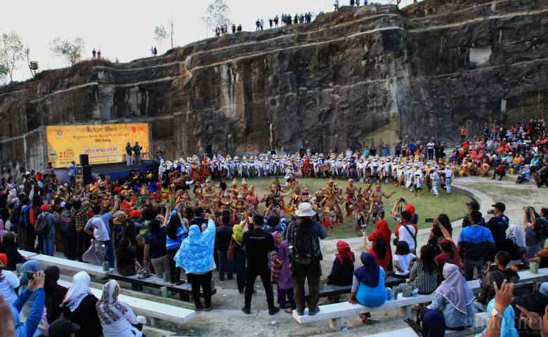 wisata malam jogja Tebing Breksi