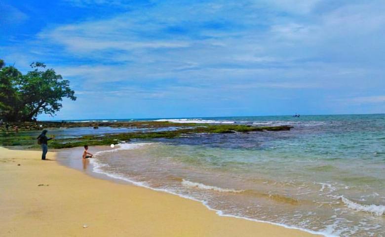 tempat wisata di garut Pantai Rancabuaya