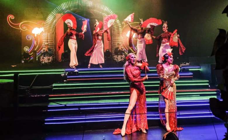 wisata malam jogja Oyot Godhong Cabaret Show
