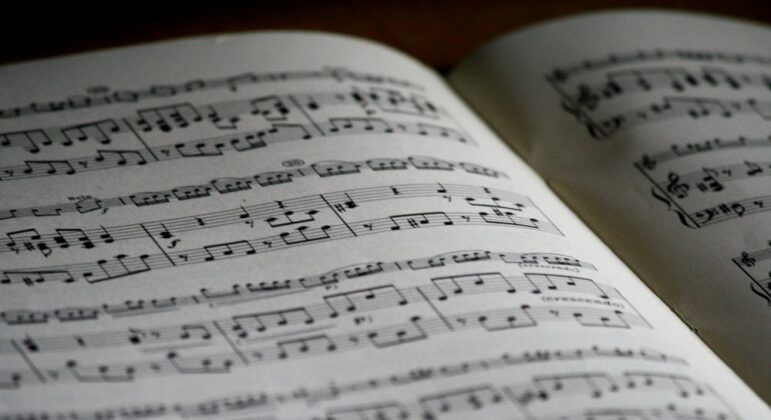 11 Cara Bermain Gitar untuk Pemula