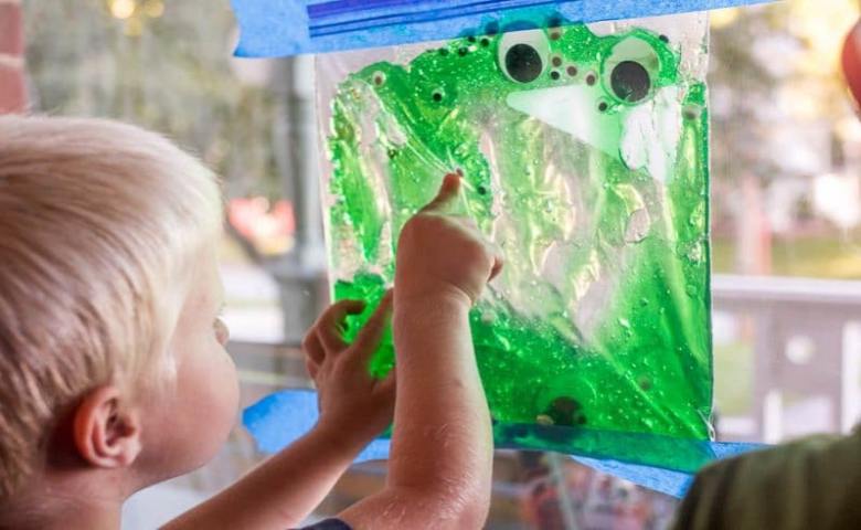 sensory play permainan sensori