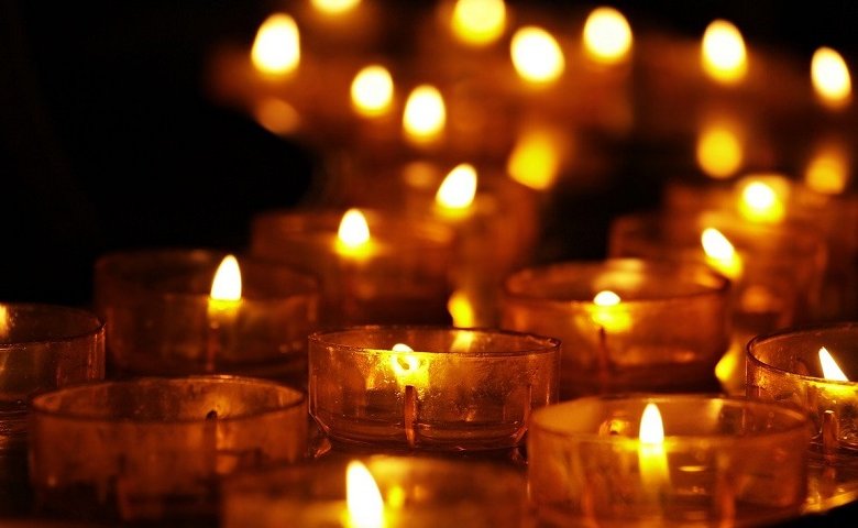 Tambahkan Lilin Romantis