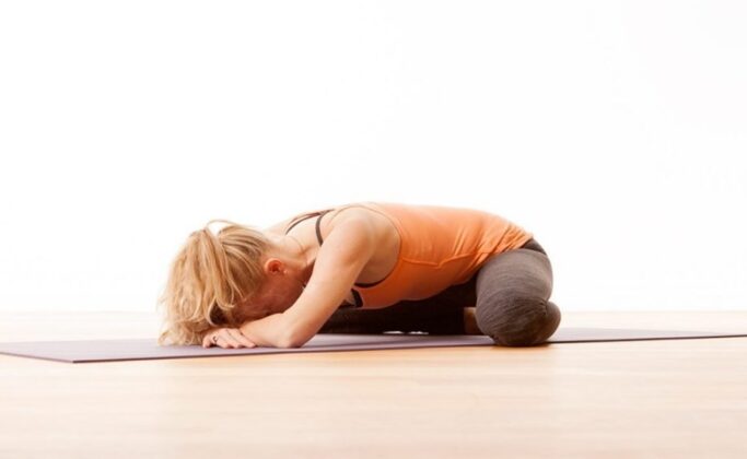 7 Gerakan Yoga Prenatal Terbaik untuk Ibu Hamil