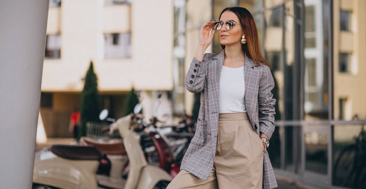 12 Inspirasi Baju Kerja Wanita Kemeja Hingga Blazer Tokopedia Blog 12 Inspirasi Baju Kerja Wanita Kemeja Hingga Blazer Tokopedia Blog