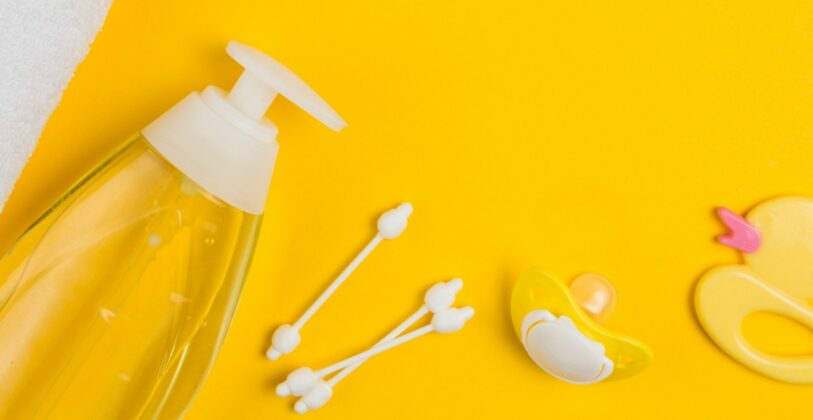 11 Manfaat Baby Oil untuk Wajah Aman dan Praktis