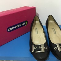 Sepatu wanita Dr. Kong