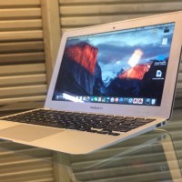 Macbook Air 11 inch 2014 core i5 ram 4 ssd 128 muluss...