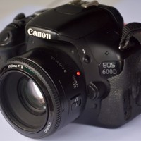 Kamera Dslr Canon 600D + lensa Fix