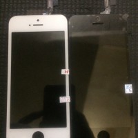 Lcd + touchscreene iphone 5S, warna hitam dan putih.