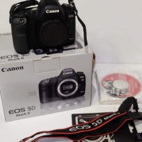 Canon 5D mark II sc9435 / 2 mint condition plus lensa 24-70 mm bekas