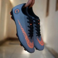 Sepatu bola Nike keren untuk pria dewasa