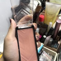 blush on LA girl