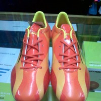 SEPATU BOLA SPECS ACCELERATOR MUSTANG - ORANGE