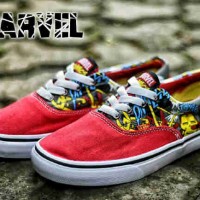 Sepatu vans bermotif