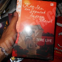 Buku Novel Kau, Aku dan Sepucuk Angpau Merah - Tere Liye