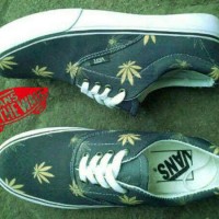 Sepatu Vans Era Galaxy
Made In USA Waffle IFC
Motif Ganja Murah Keren