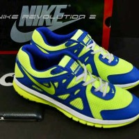 Sepatu nike revolution 2